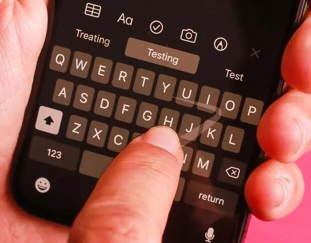 iPhone打字亂跳