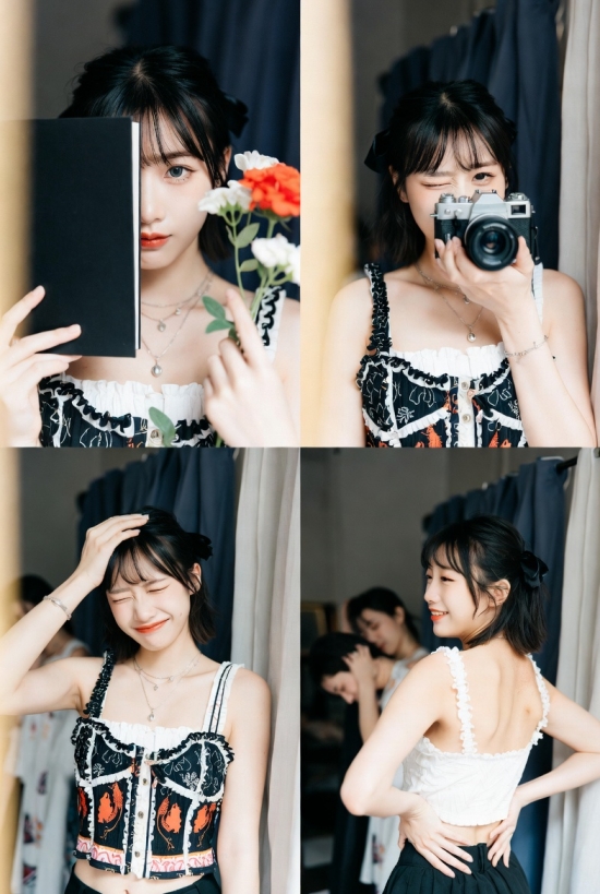 網美拍照姿勢女生遮臉示意