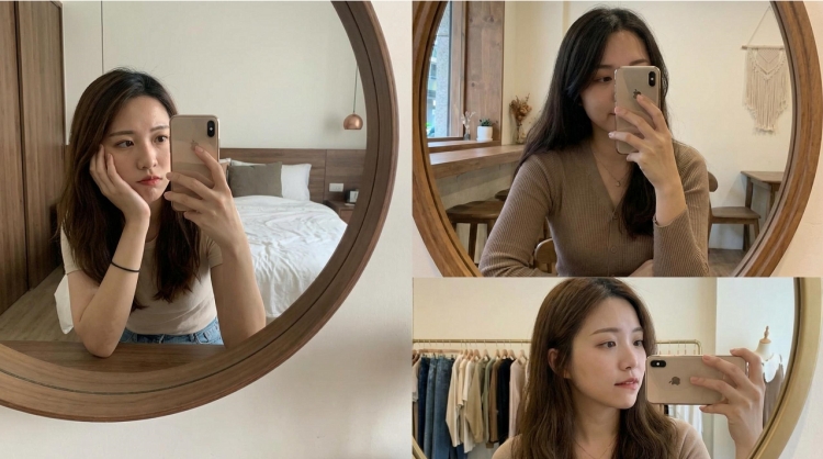 對鏡子拍照半身女